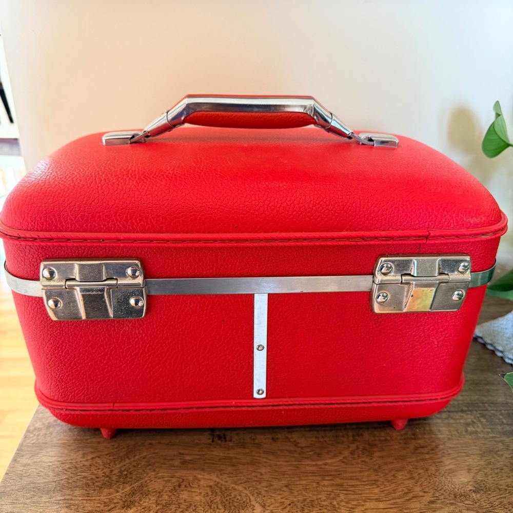 Vintage 1960s American Tourtister Tiara Red Train Case Vanity Makeup Case USA - Picture 4 of 12